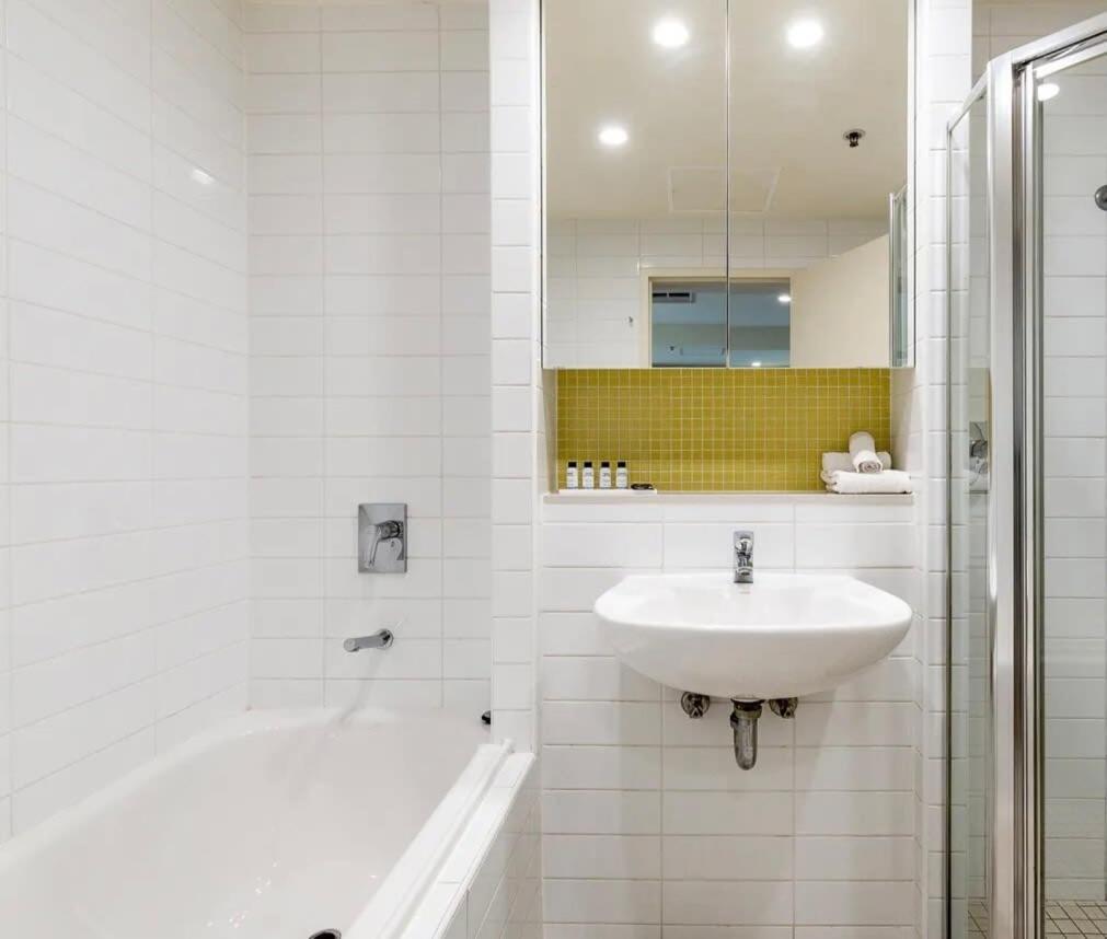 Glenelg Oasis, Pool, Gym, Spa & Sauna, Free Parking, City Views Esterno foto